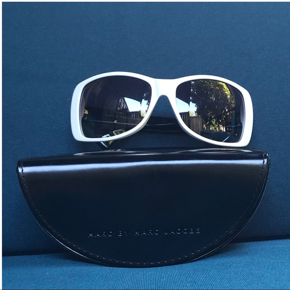 Marc by Marc Jacobs oversized sunglasses